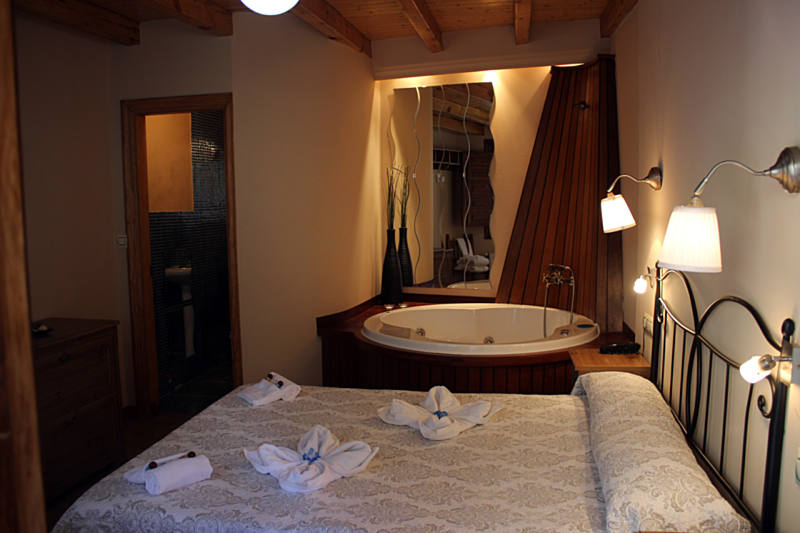 Habitación doble con Jacuzzi en Hotel Rural Puente Vidosa